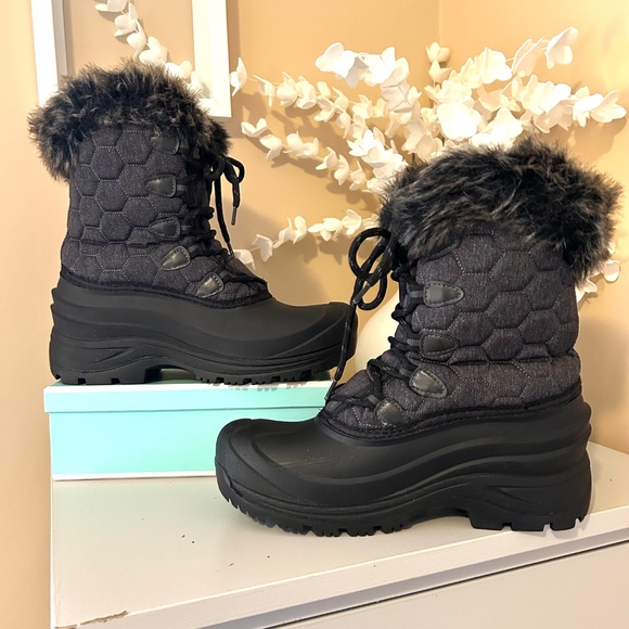Ice Fields Women’s Puff Quilted Waterproof Boot Faux Fur Trim Size 8 - Picture 3 of 13